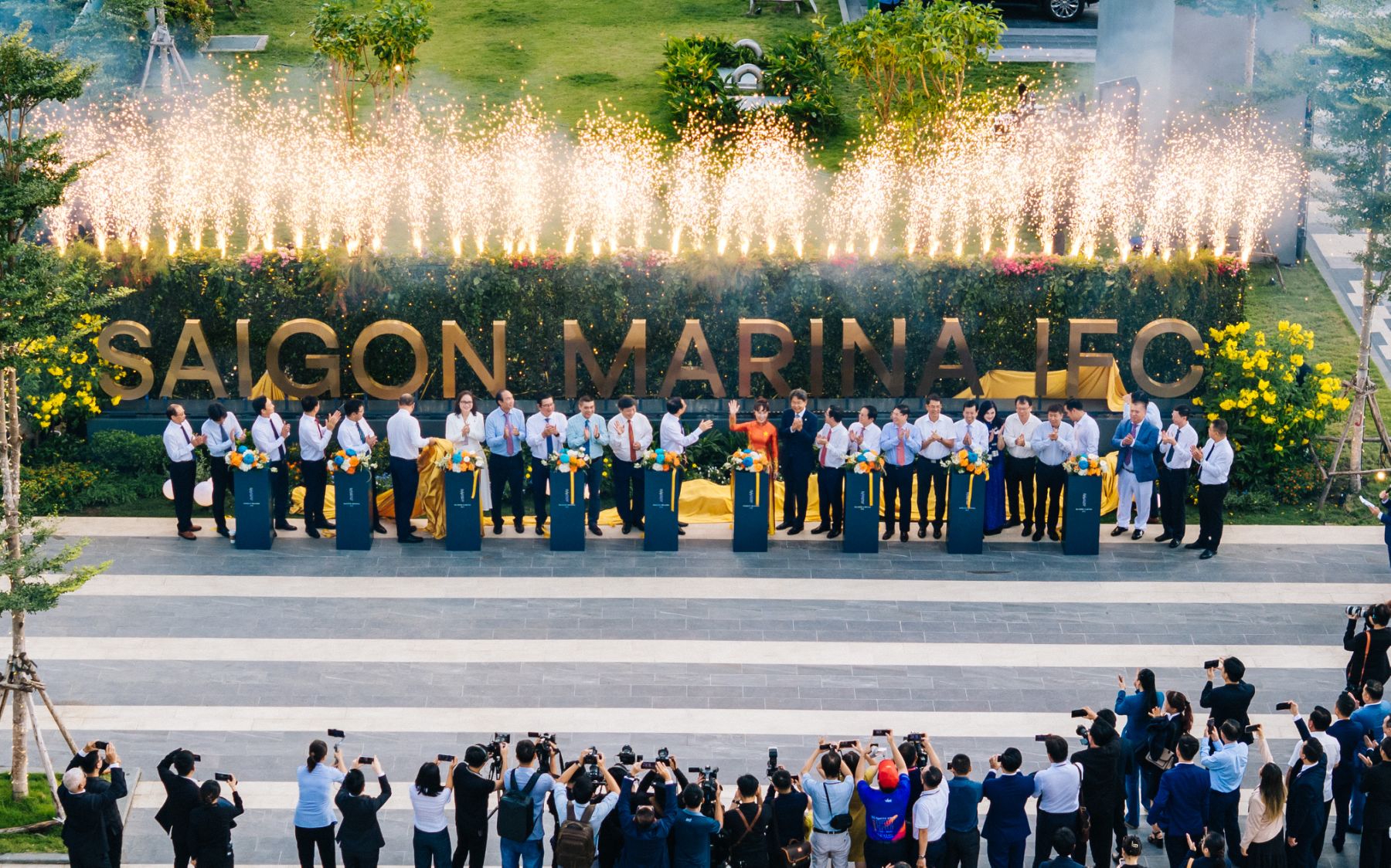 Cận cảnh tòa tháp tài chính quốc tế 55 tầng đầu tiên ở TP HCM - Ảnh 3