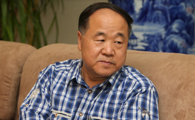 Bán rau đắt hơn giá bình thường, nhà văn đạt giải Nobel bị mẹ nói thẳng 1 câu: Ông nghe xong "ám ánh" cả đời! - Ảnh 1