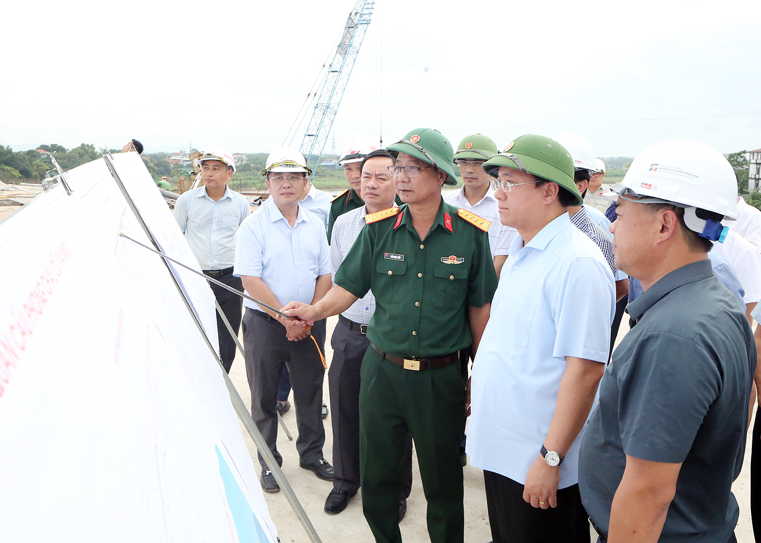 Chỉ 2 tháng nữa, cây cầu bị sập do ảnh hưởng của bão Yagi dự kiến sẽ về đích - Ảnh 1