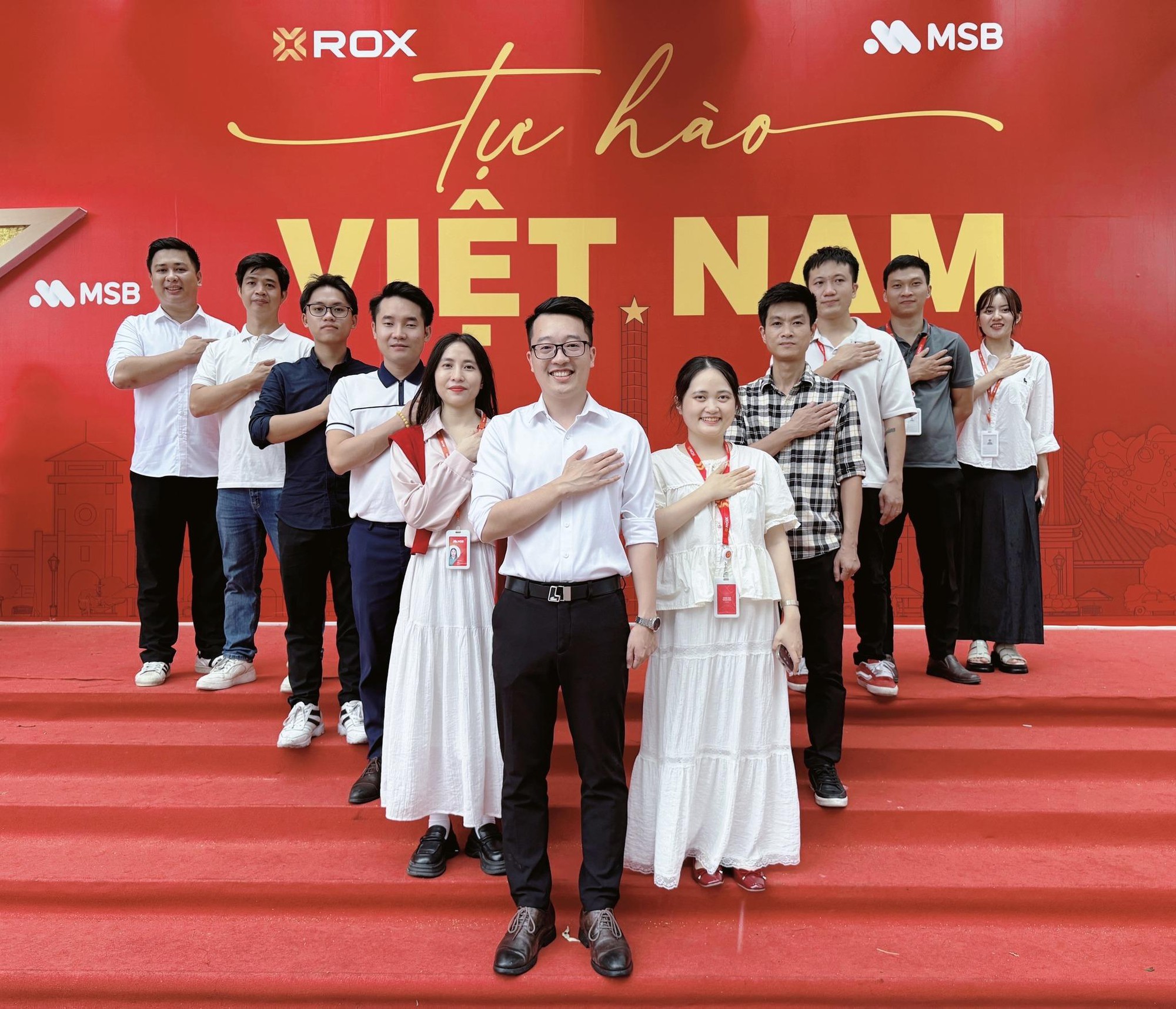 ROX Tower rực rỡ cờ hoa, lan tỏa tinh thần tự hào Việt Nam - Ảnh 7