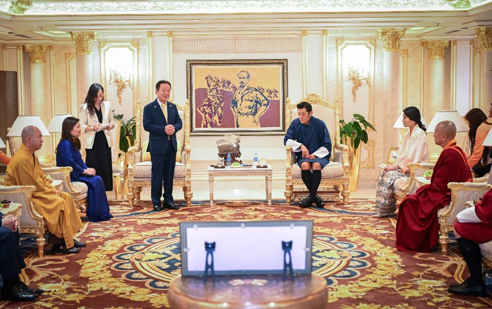 Quốc vương Bhutan và Hoàng hậu tới thăm T&T Group, ông Đỗ Quang Hiển đề xuất mở đường bay thẳng Bhutan và Việt Nam, phát triển du lịch tâm linh - Ảnh 1