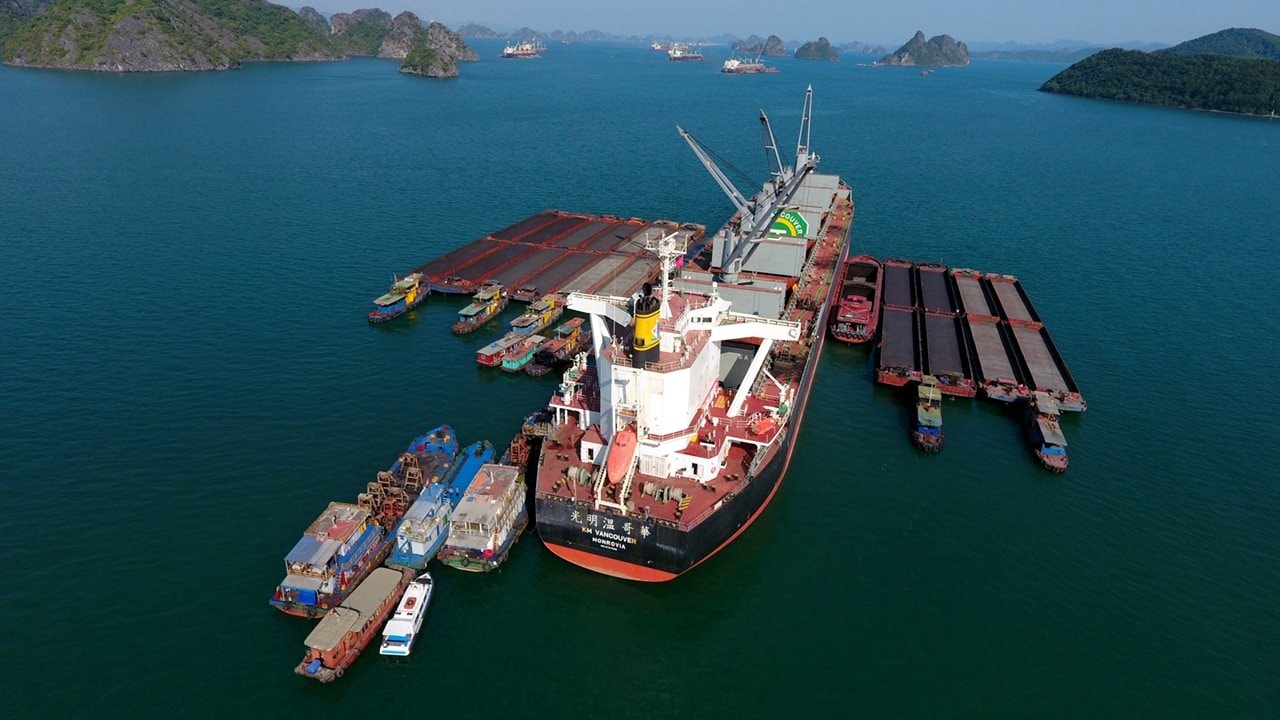 Siêu cảng có thể đón tàu 200.000 tấn: "Kho báu tỷ đô" của Quảng Ninh đang chờ khai mở - Ảnh 1