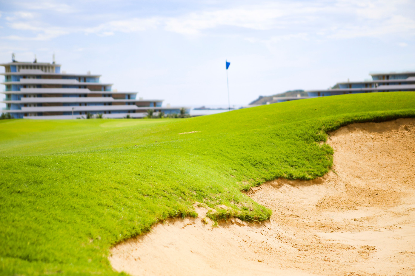 Diện mạo mới cung đường xuyên đồi cát, bên những cột điện gió khổng lồ chạy về làng chài cổ ở Gia Lai - Ảnh 15