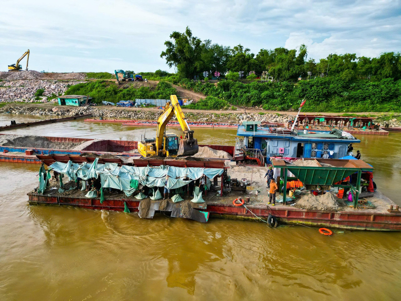 Hiện trạng dự án cầu Tứ Liên gần 20.000 tỷ đồng sau hơn 2 tháng triển khai - Ảnh 4