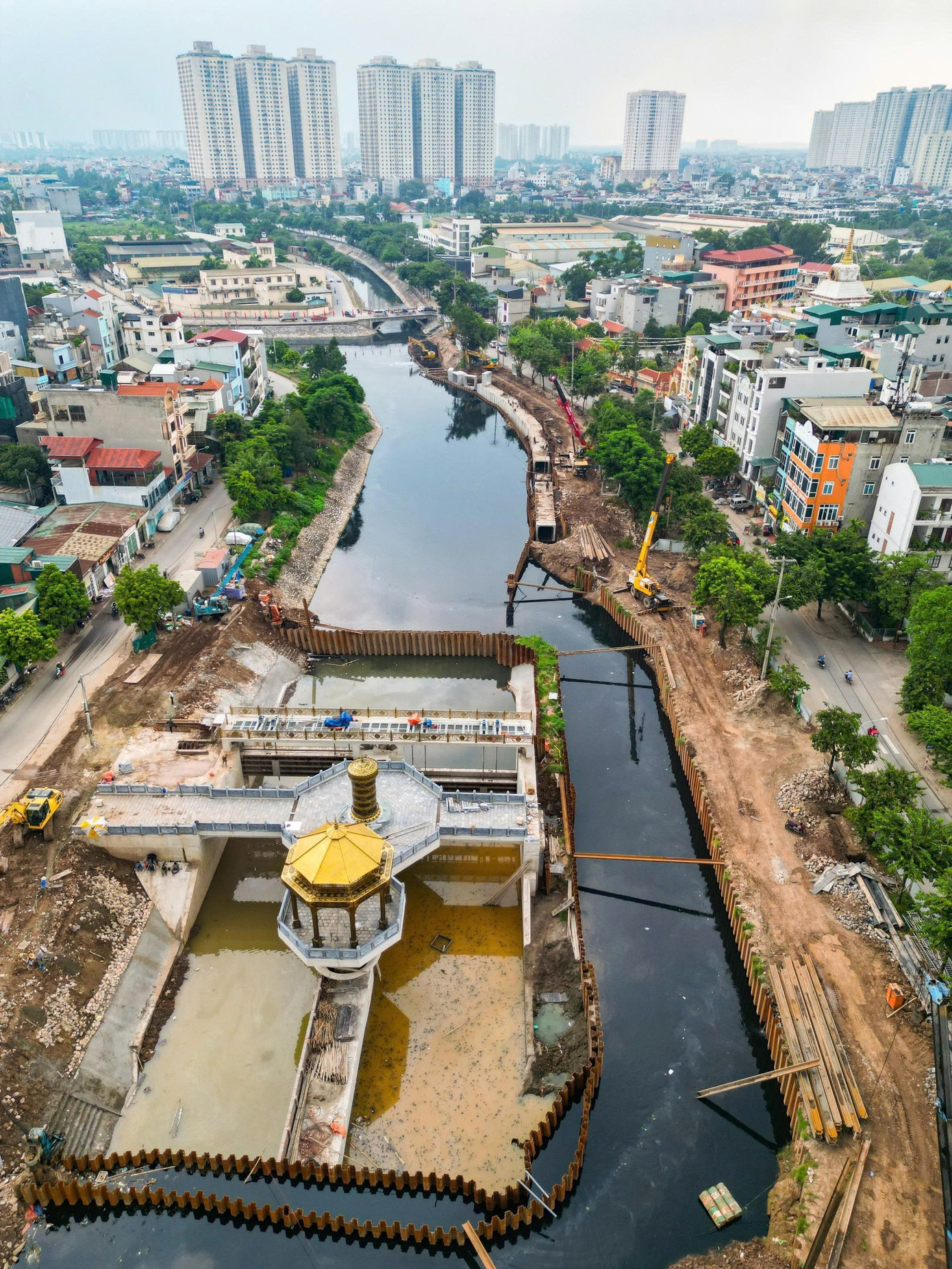 Đập dâng đầu tiên trên sông Tô Lịch trước ngày về đích - Ảnh 1