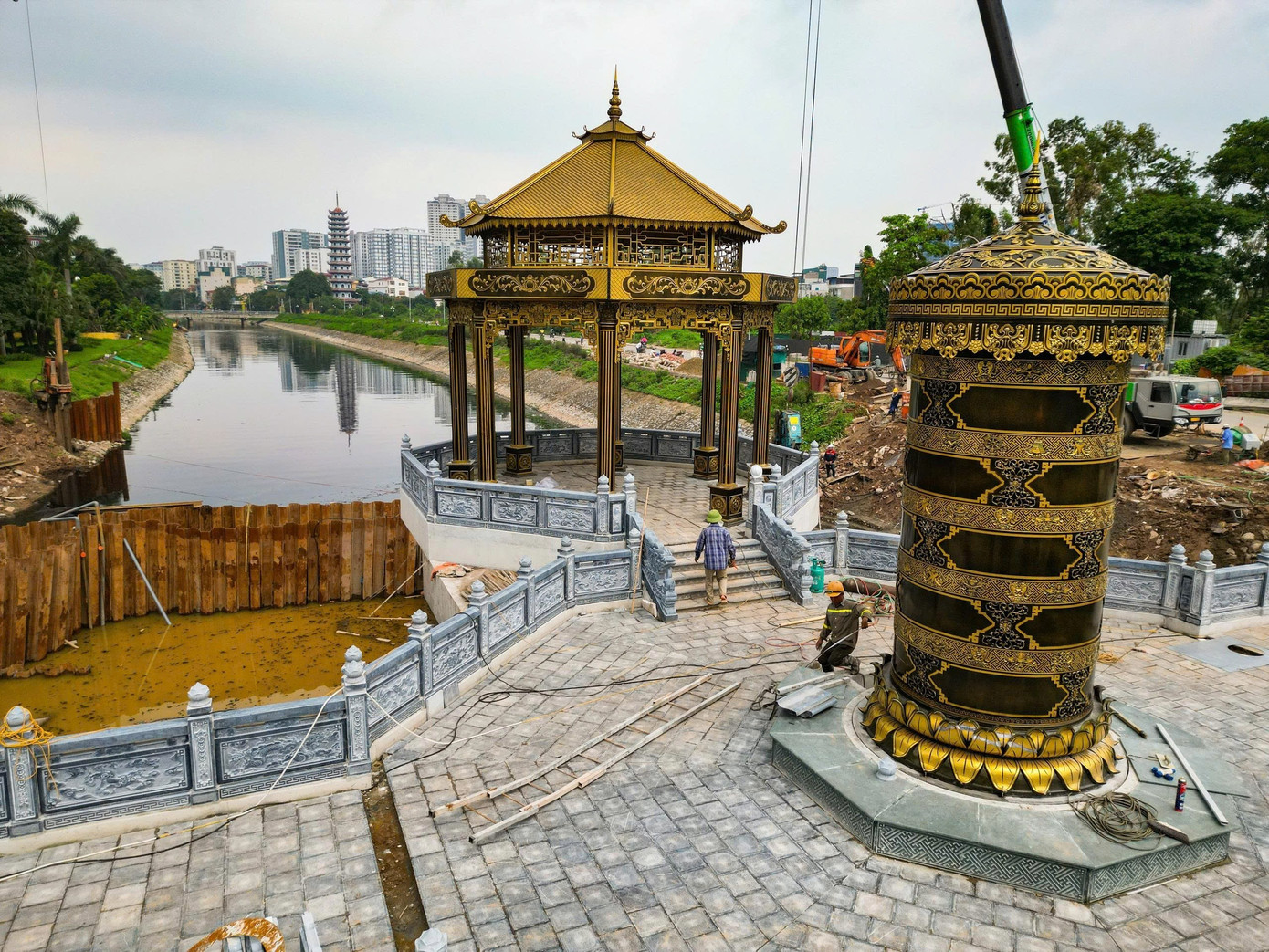 Đập dâng đầu tiên trên sông Tô Lịch trước ngày về đích - Ảnh 6