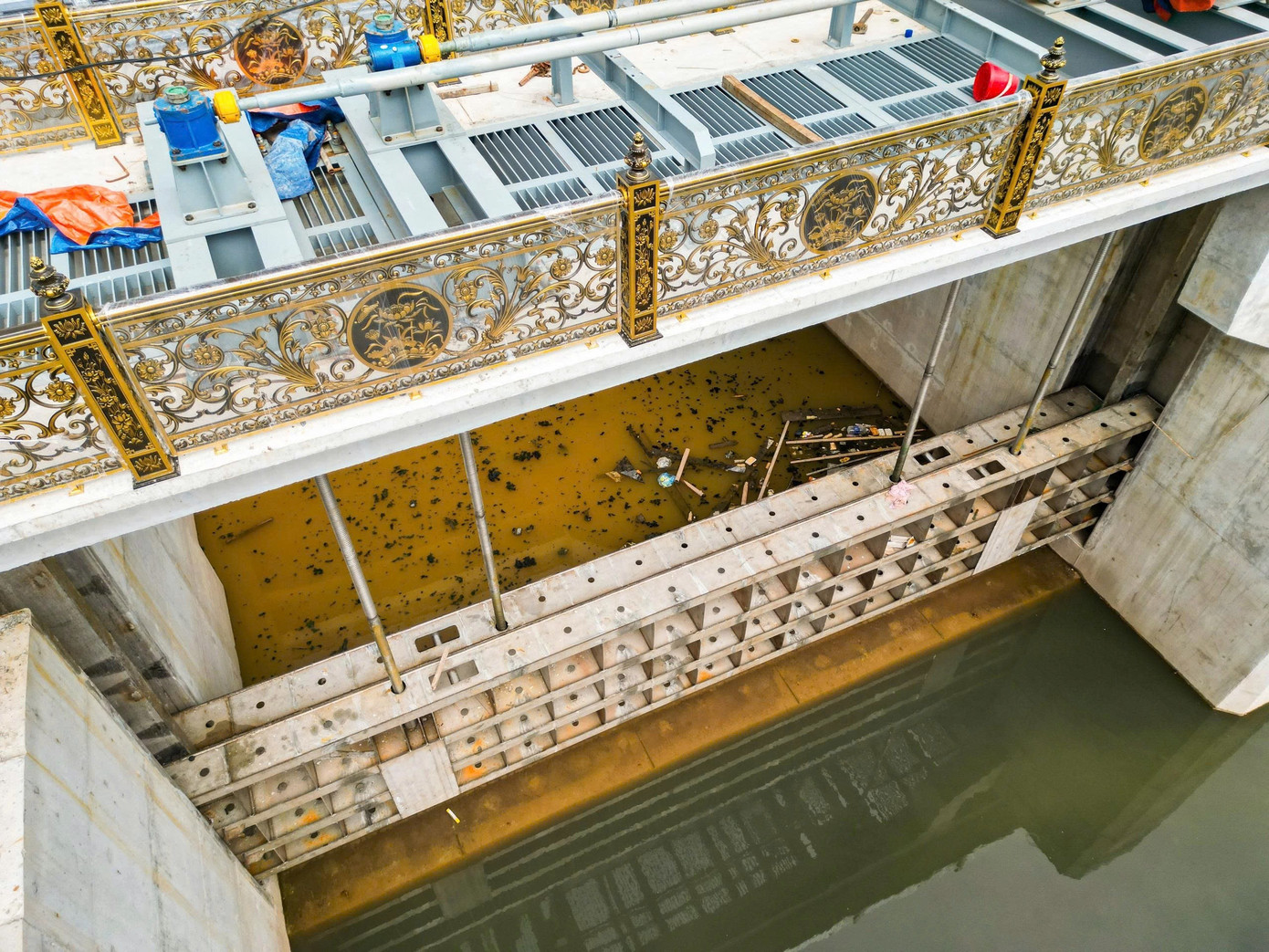 Đập dâng đầu tiên trên sông Tô Lịch trước ngày về đích - Ảnh 7