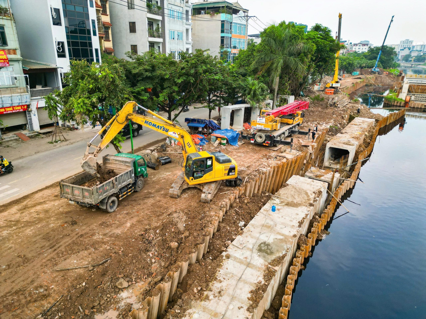 Đập dâng đầu tiên trên sông Tô Lịch trước ngày về đích - Ảnh 12