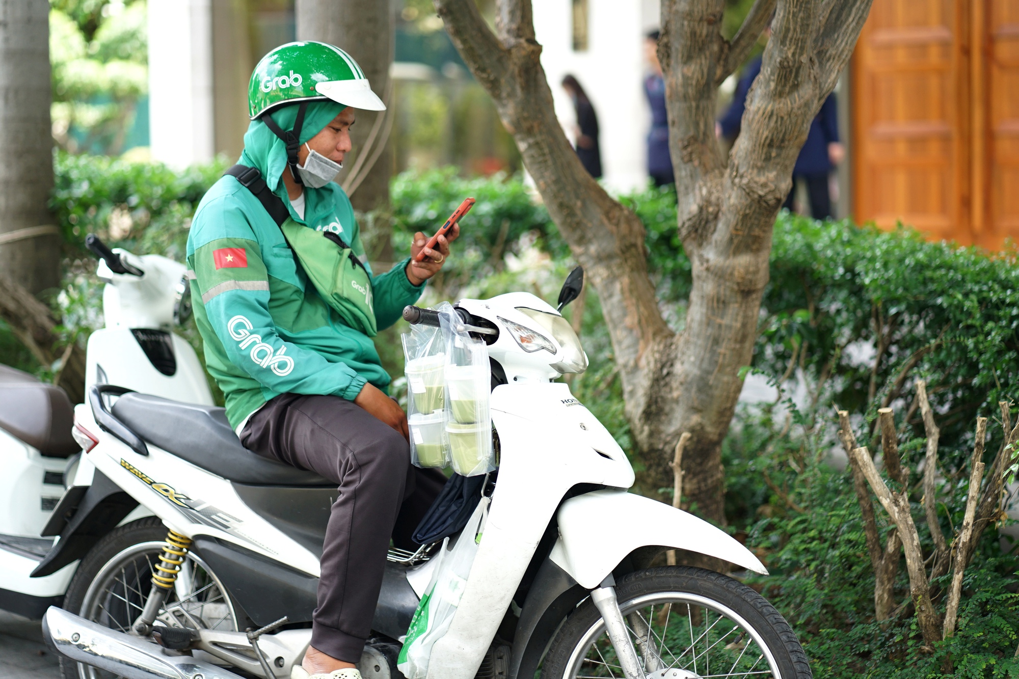 Rục rịch bỏ xe xăng chạy xe điện nhưng các bác tài vẫn lăn tăn trăm mối: Muốn lắm mà vẫn chưa dám! - Ảnh 2