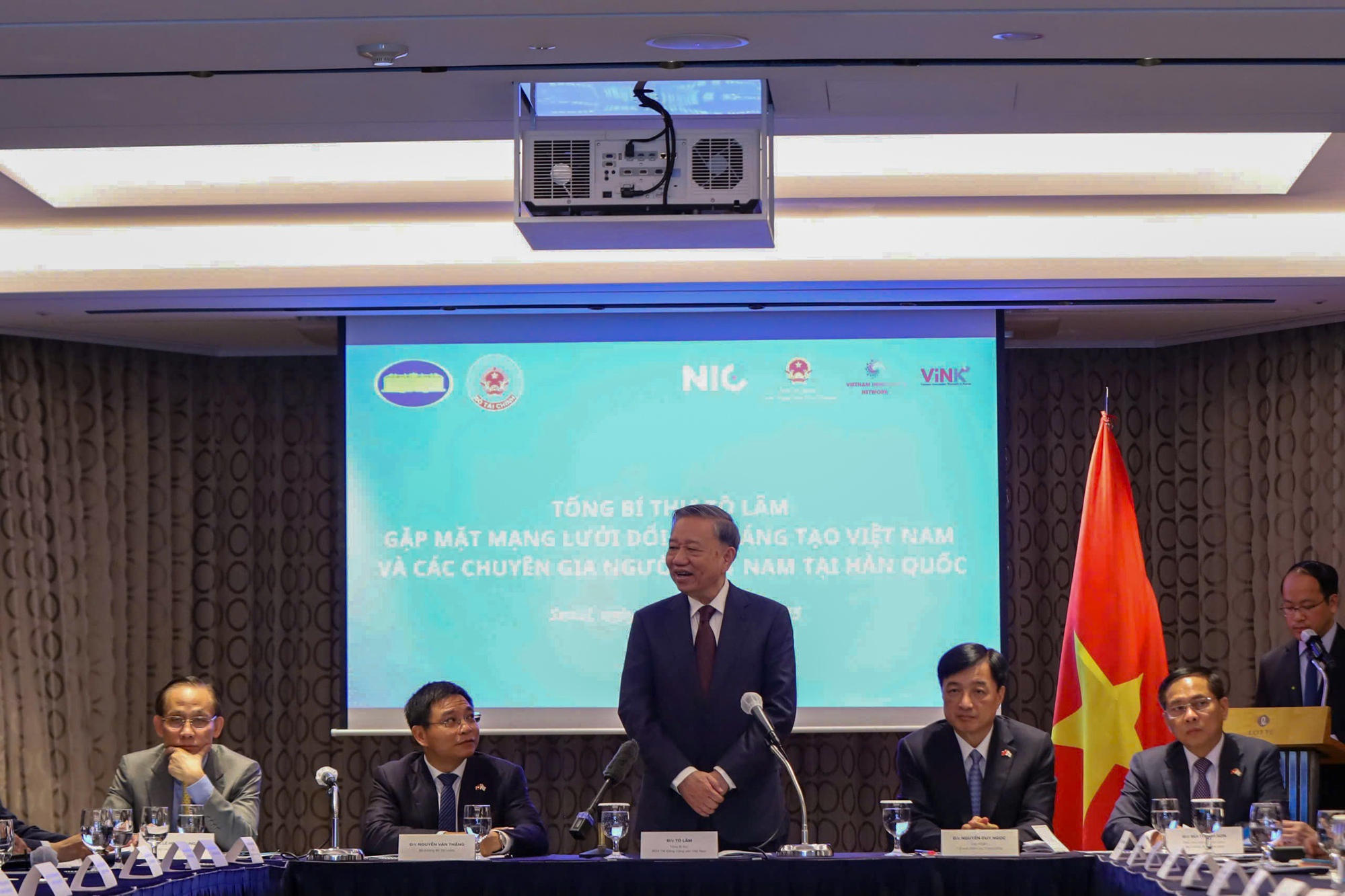 Tổng Bí thư: Mạng lưới Đổi mới sáng tạo Việt Nam tại Hàn Quốc sẽ là cầu nối đưa tinh hoa, tiến bộ của thế giới về với Việt Nam - Ảnh 1