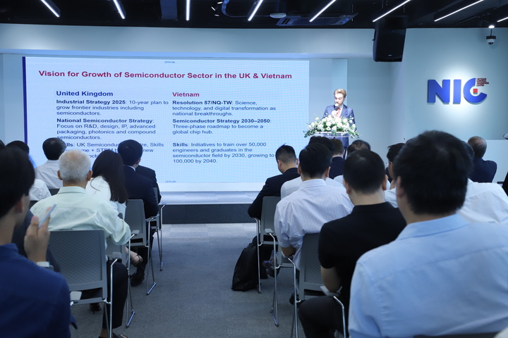 Đại sứ Anh tiết lộ bí quyết để Việt Nam 'thắng' trong ngành bán dẫn giá trị cao - Ảnh 3