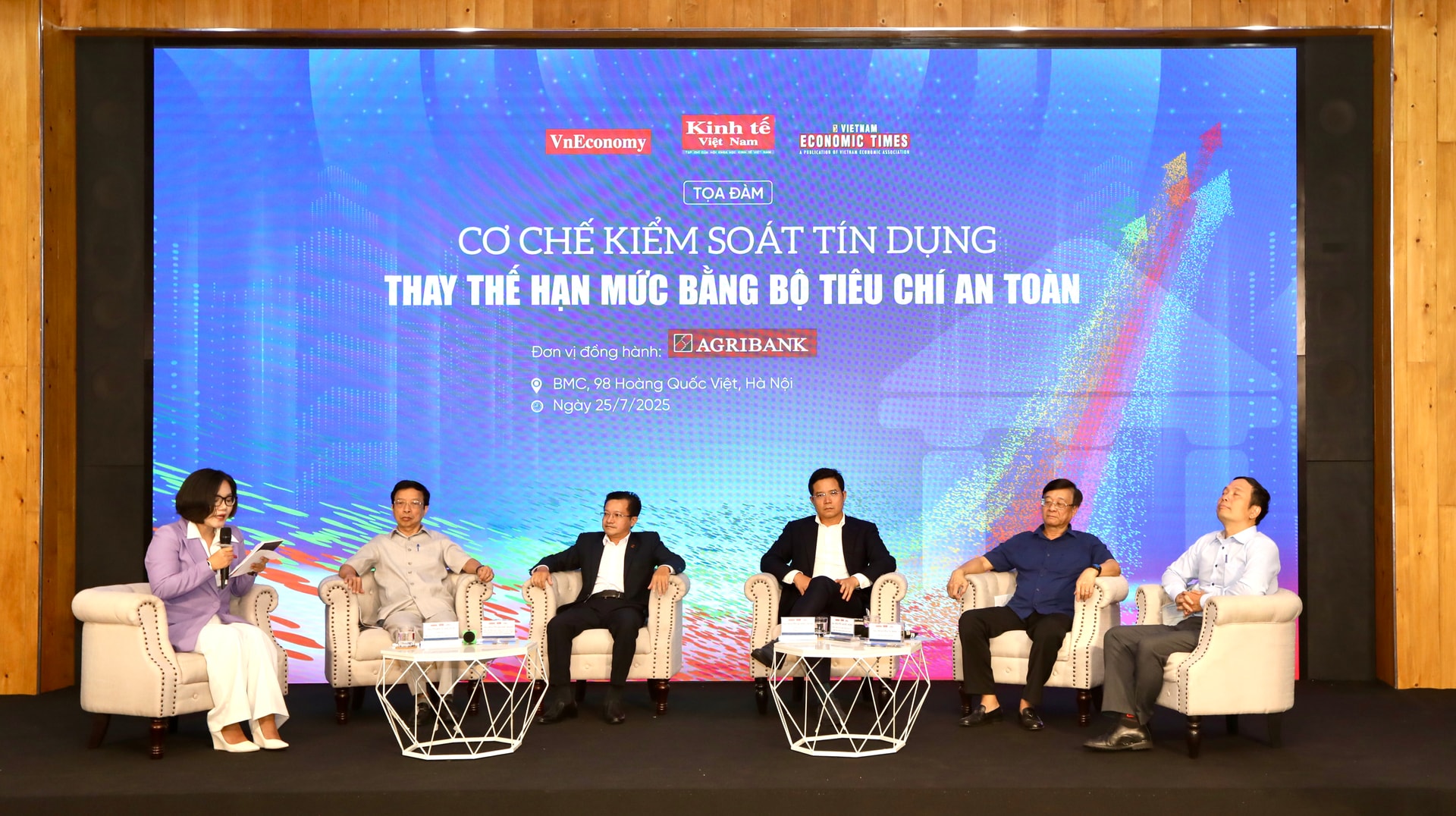 Bỏ “room” tín dụng: Cần lộ trình thận trọng và nhiều điều kiện đồng bộ - Ảnh 1