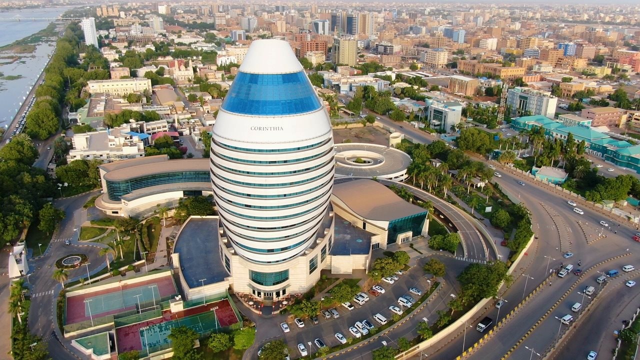 Đây là quốc gia có mức nợ cao nhất thế giới, vượt 250% GDP, tăng trưởng âm - Ảnh 1