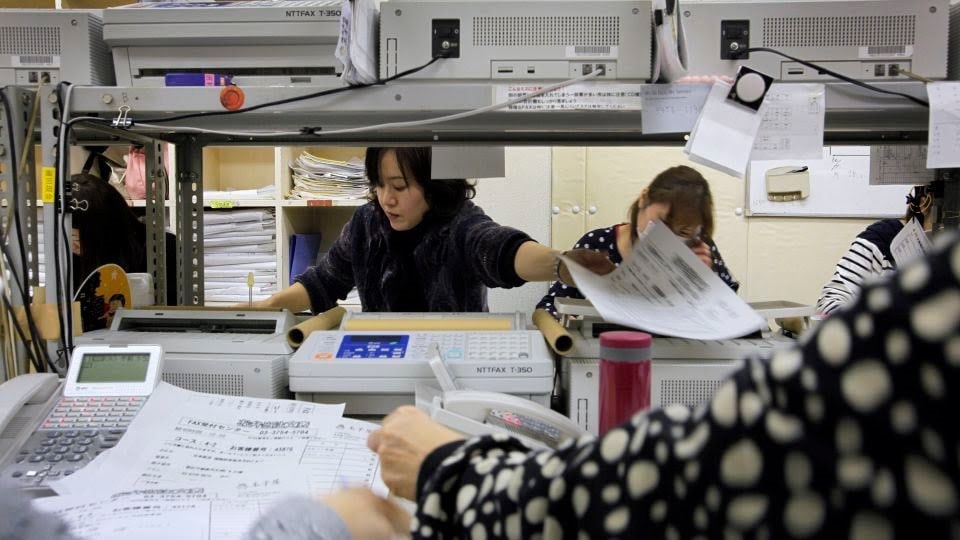 Là cường quốc công nghệ nhưng Nhật Bản vẫn nặng tình với những 'đồ cổ' vốn đã tuyệt chủng tại nhiều nước phát triển, thử thay đổi nhưng lại hoá 'chữa lợn lành thành lợn què' - Ảnh 1