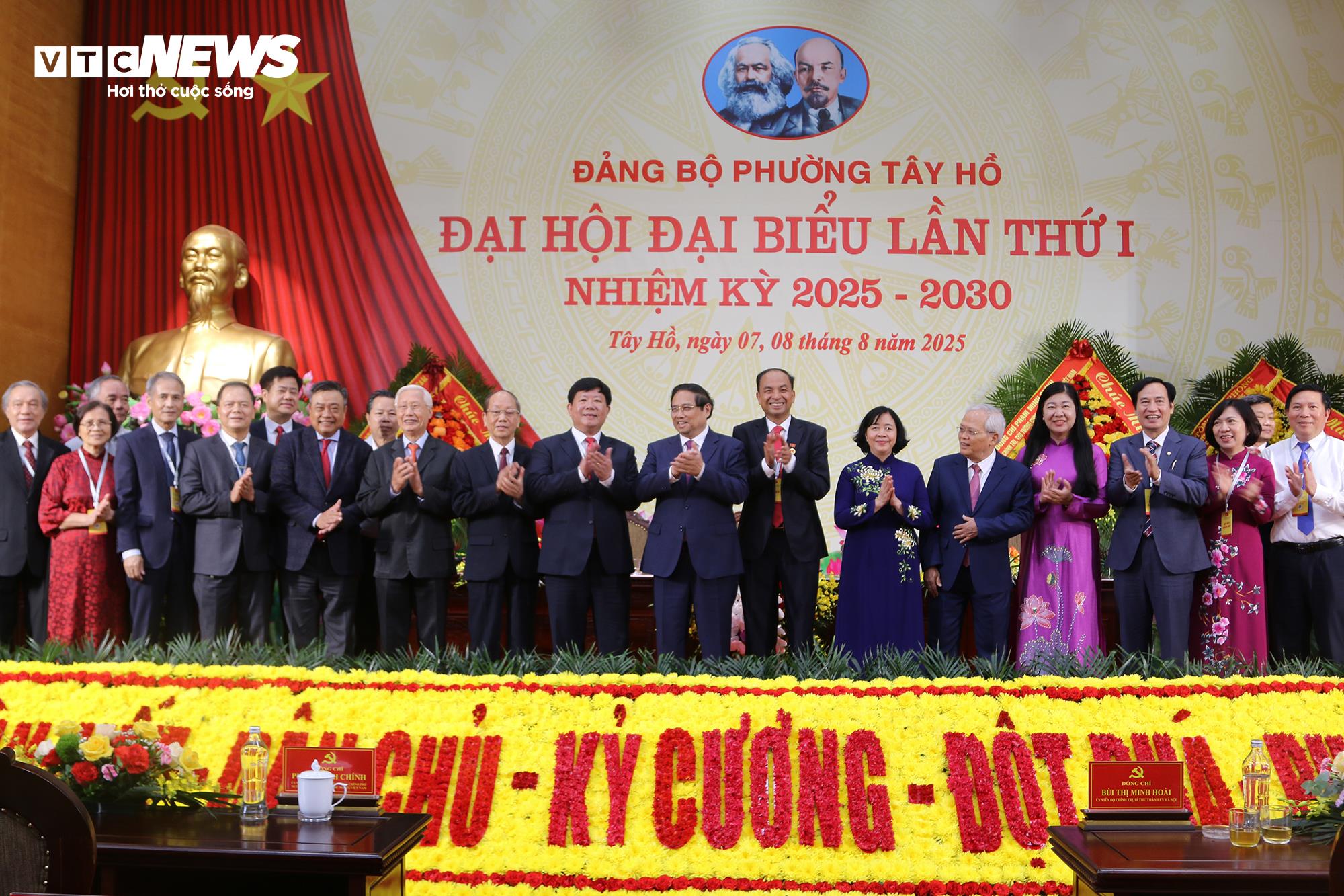 Thủ tướng: Phường Tây Hồ phải đặt mục tiêu cao hơn mặt bằng chung của Hà Nội - Ảnh 2