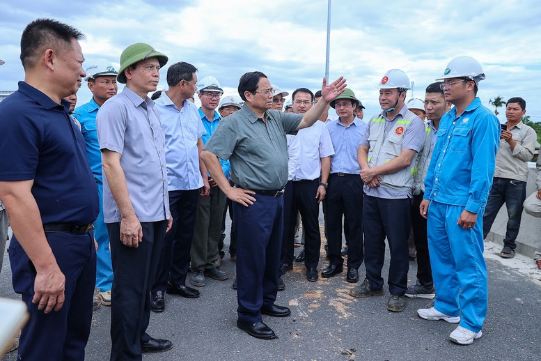 Thủ tướng đánh giá cao định hướng xây dựng hệ sinh thái hàng không ở Quảng Trị, yêu cầu hoàn thành giai đoạn 1 sân bay trước tháng 7/2026 - Ảnh 1