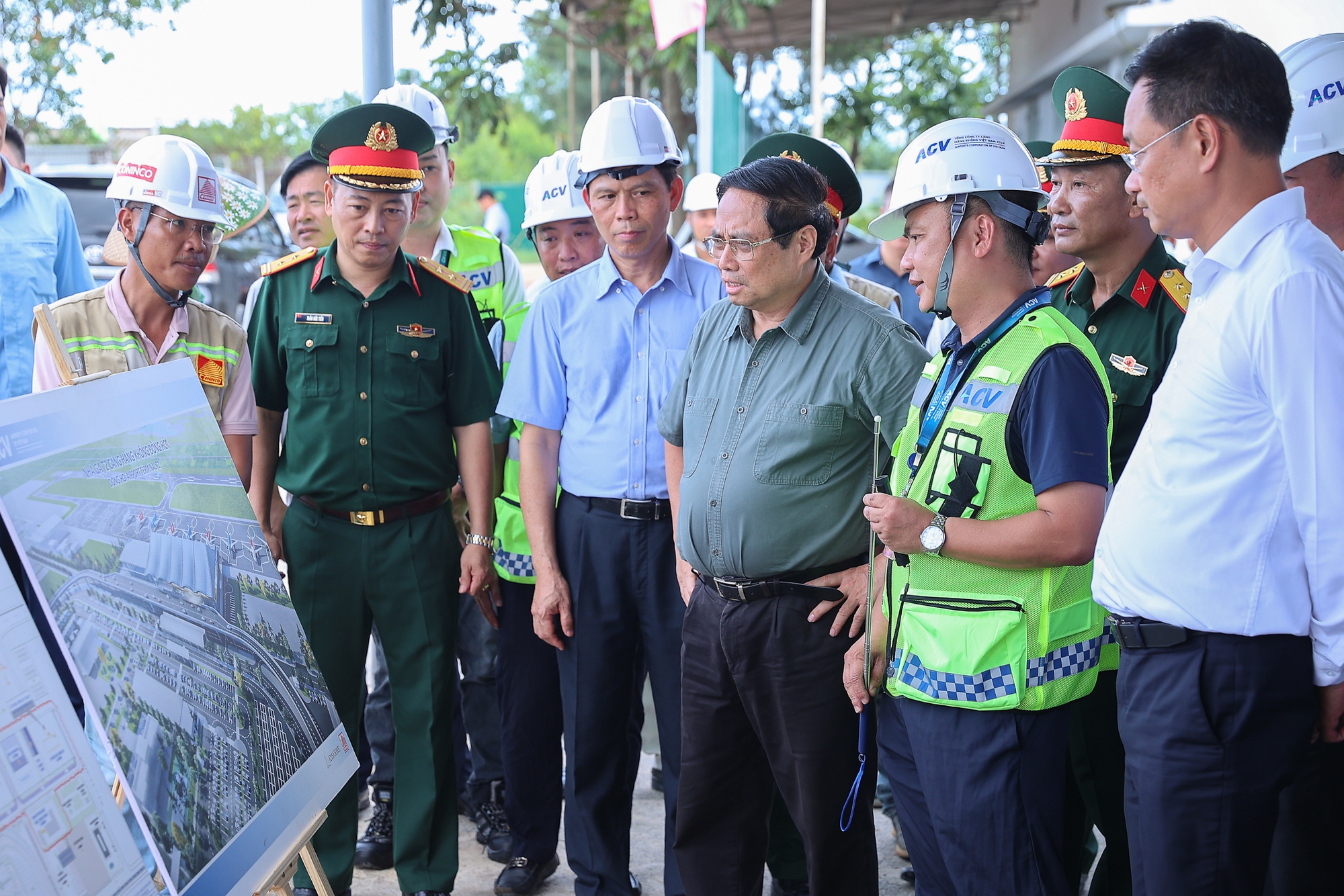Sân bay xây dựng vào những năm 1930 được nâng công suất gấp 6 lần, vừa đón Thủ tướng đến thị sát - Ảnh 1