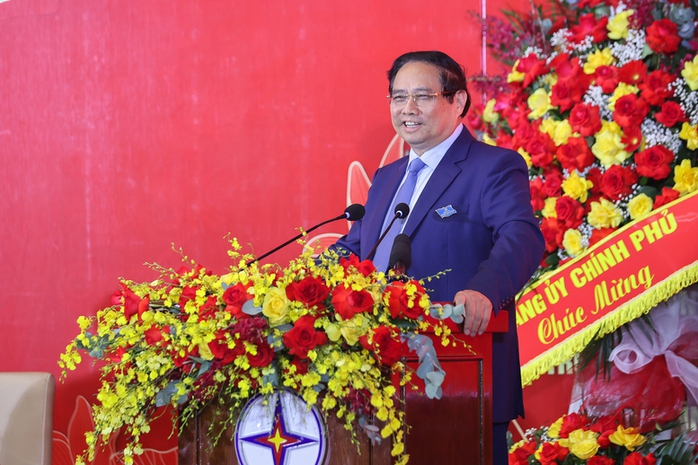 Thủ tướng: EVN phải lớn mạnh thành tập đoàn điện lực đứng thứ 3 khu vực - Ảnh 1