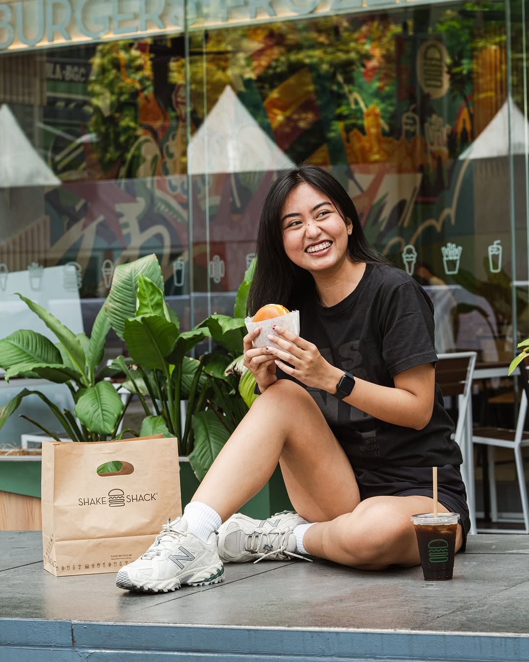 Thương hiệu cạnh tranh với McDonald's sắp đổ bộ về Việt Nam nhưng liệu có cạnh tranh nổi với bánh mì truyền thống? - Ảnh 3