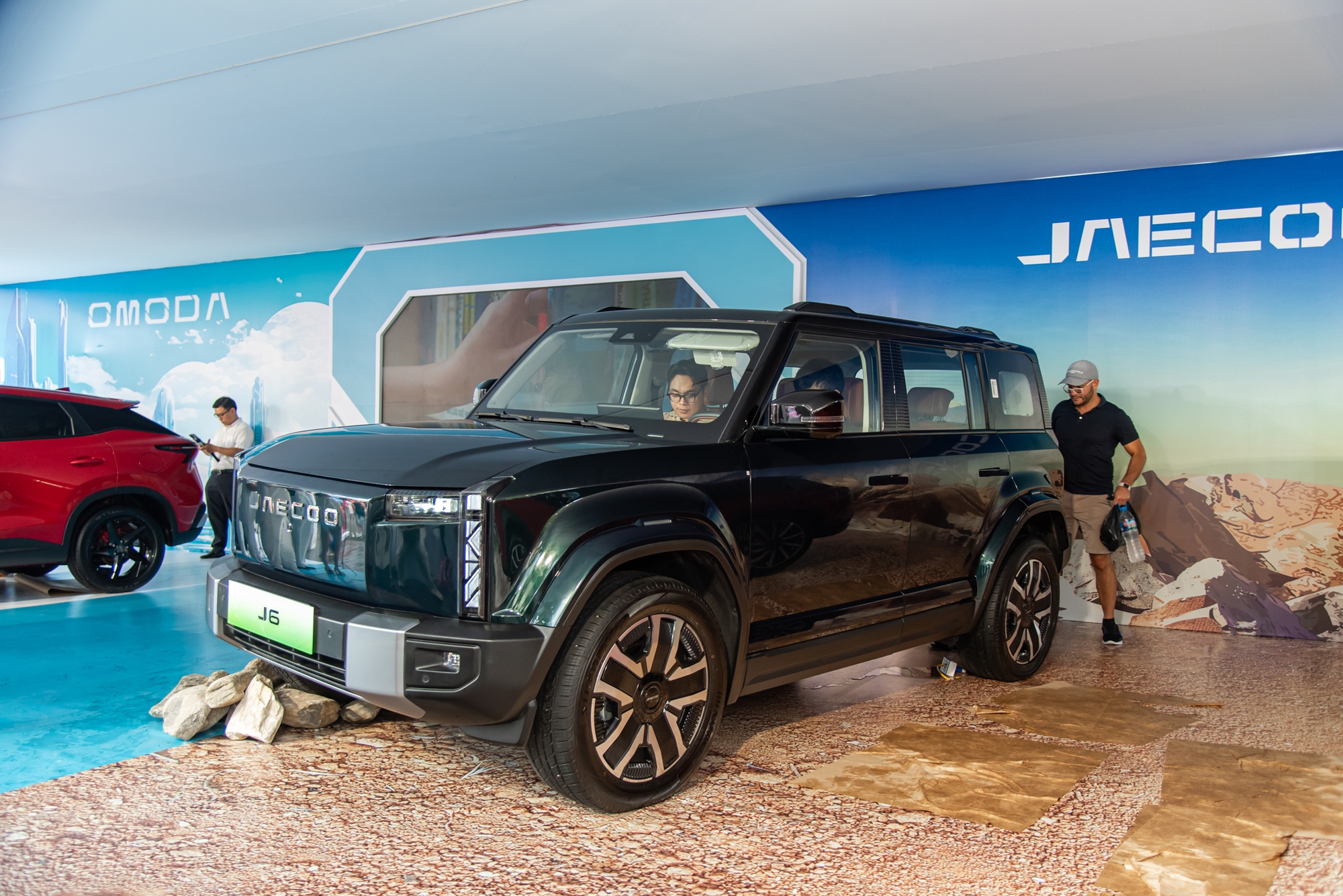 Chi tiết Jaecoo J6 tại Việt Nam: Là bản 2 cầu, đi được hơn 400km/lần sạc, giá dự kiến 1 tỷ đồng - Ảnh 1