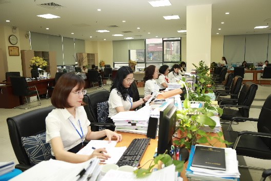 Kho bạc làm việc xuyên lễ, phối hợp chi trả 100.000 đồng quà Quốc khánh - Ảnh 1