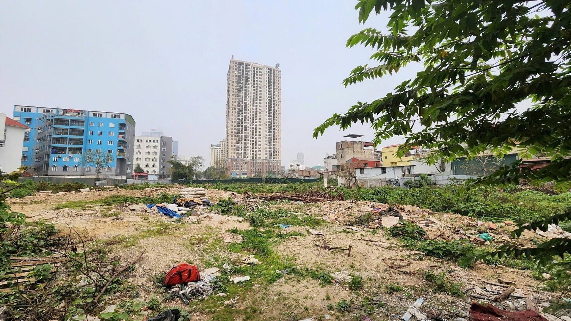 Sau nửa năm 'trắng' doanh thu vì không có dự án, một công ty BĐS bất ngờ công bố đầu tư chung cư 32 tầng tại 'đất vàng' Cầu Giấy, tổng vốn hơn 5.000 tỷ đồng - Ảnh 1