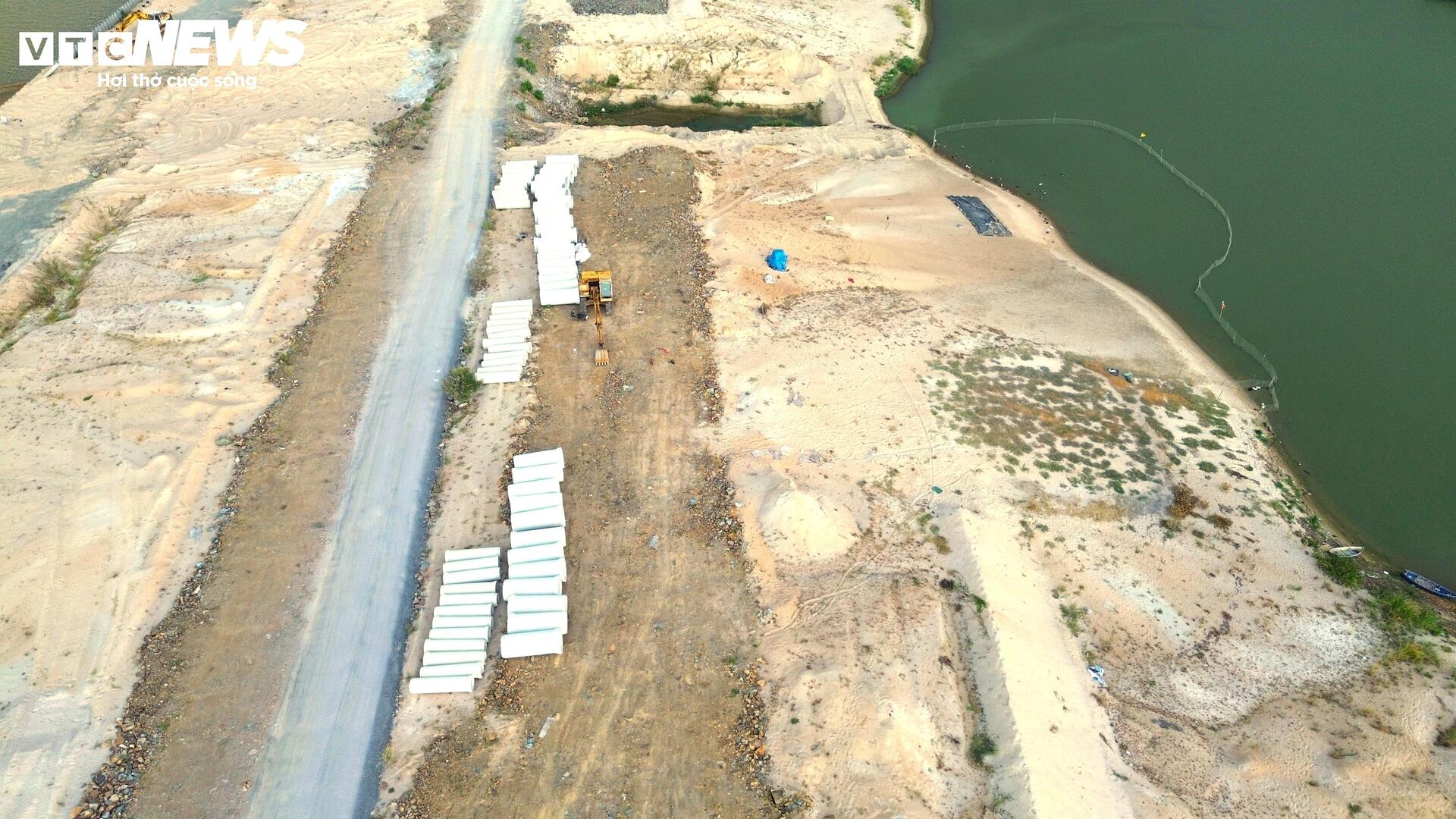 Máy móc dự án nghìn tỷ ở Đắk Lắk phơi nắng phơi sương chờ giải phóng mặt bằng - Ảnh 11