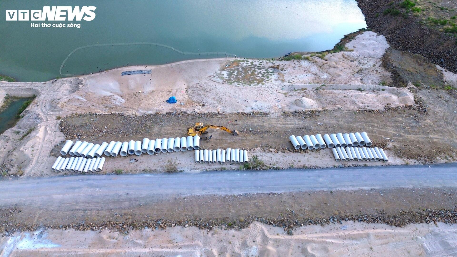 Máy móc dự án nghìn tỷ ở Đắk Lắk phơi nắng phơi sương chờ giải phóng mặt bằng - Ảnh 2