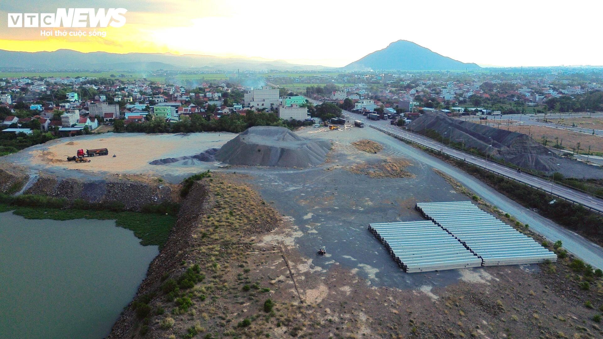 Máy móc dự án nghìn tỷ ở Đắk Lắk phơi nắng phơi sương chờ giải phóng mặt bằng - Ảnh 3