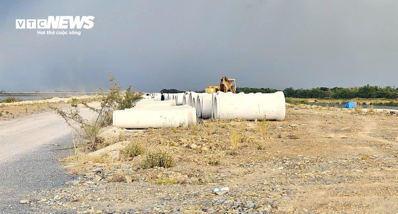 Máy móc dự án nghìn tỷ ở Đắk Lắk phơi nắng phơi sương chờ giải phóng mặt bằng - Ảnh 6