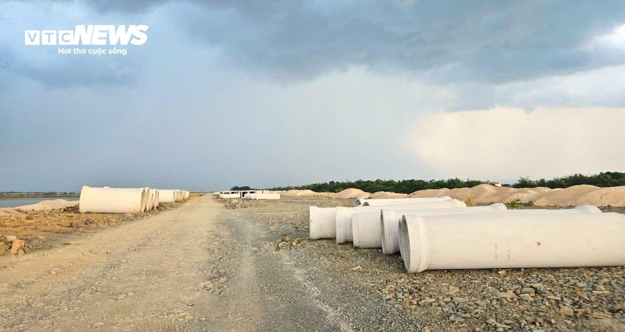 Máy móc dự án nghìn tỷ ở Đắk Lắk phơi nắng phơi sương chờ giải phóng mặt bằng - Ảnh 7