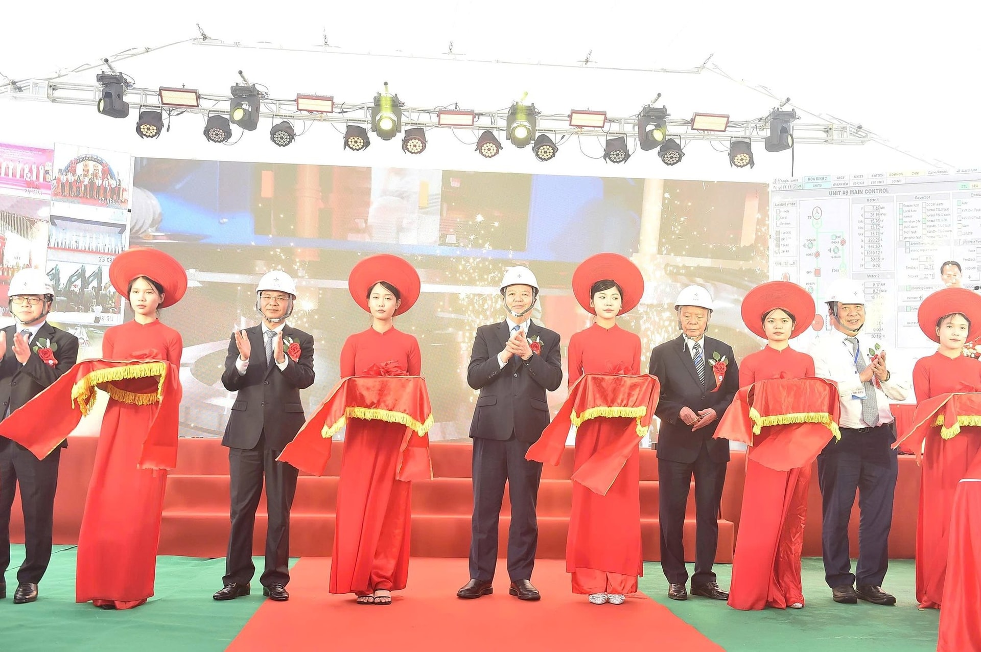 Nhà máy được mệnh danh là “công trình thế kỷ” của Việt Nam đón tin vui lớn: Thời điểm lịch sử 4h27' - Ảnh 2