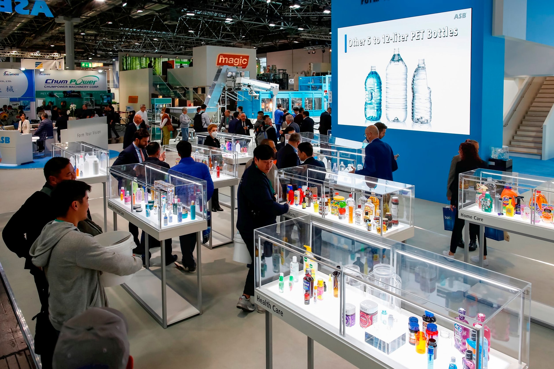 Tên chỉ có 1 chữ cái nhưng đã trải qua 73 năm lịch sử, Hội chợ thương mại này mở cánh cửa cho doanh nghiệp xanh hóa và phát triển bền vững trong ngành có tiếng là ô nhiễm: Nhựa và cao su - Ảnh 2