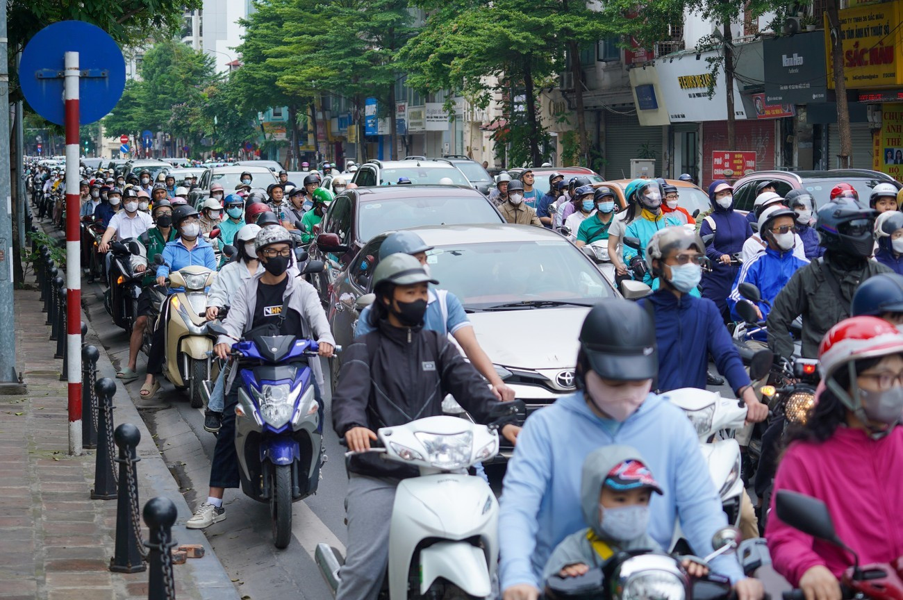 Hà Nội tổng rà soát ô tô, xe máy xăng dầu trên địa bàn - Ảnh 1