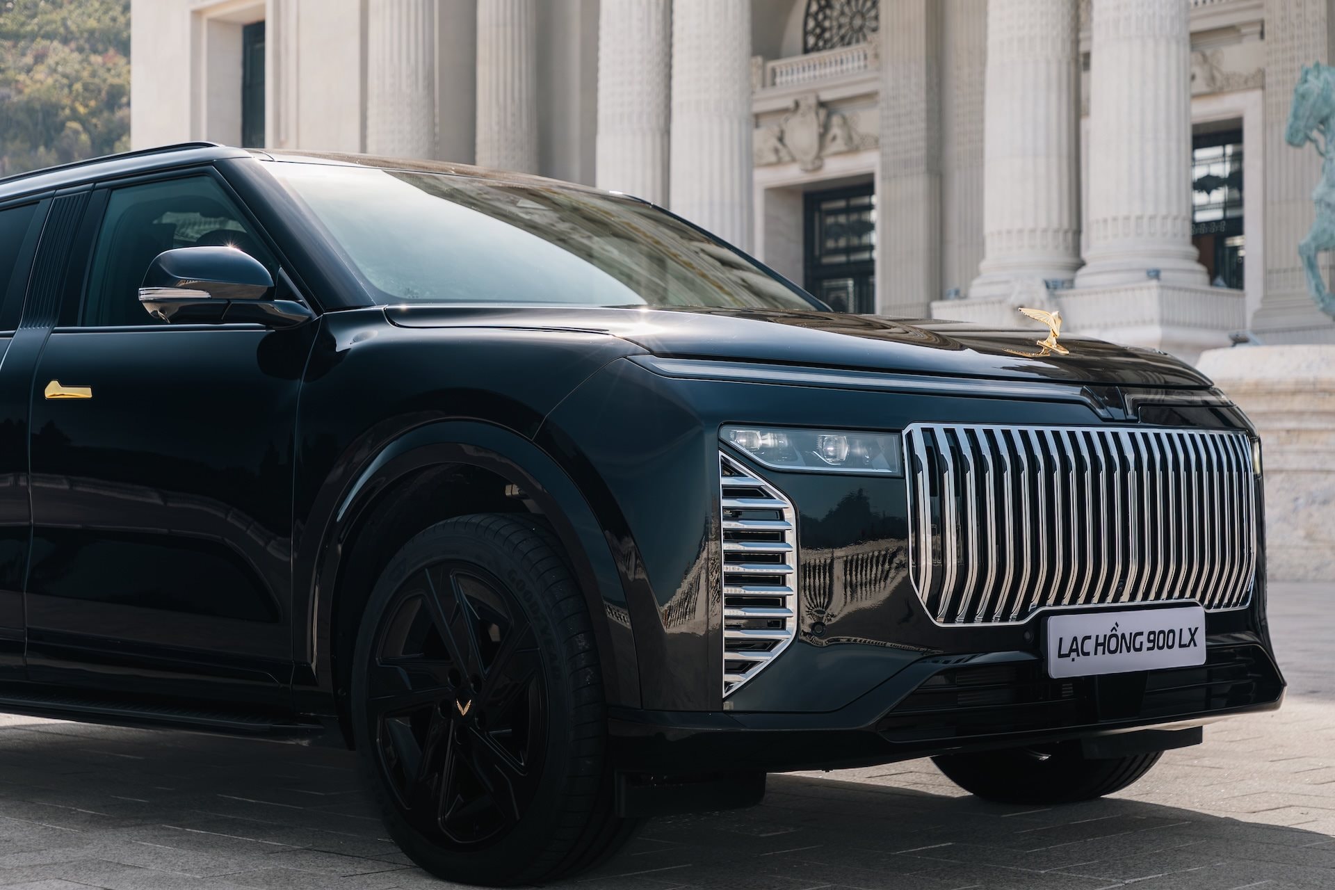 Từ VF8, VF9 mui trần đến Lạc Hồng 900 LX chống đạn, mạ vàng: Những chiếc xe VinFast nào đã xuất hiện trong các sự kiện trọng đại của quốc gia? - Ảnh 1