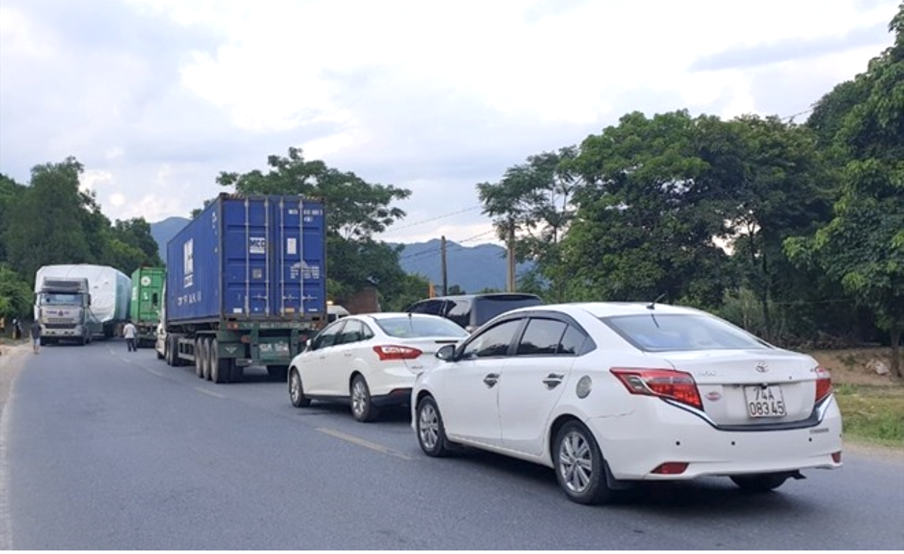 Quảng Trị đề xuất hỗ trợ hơn 8.800 tỷ đồng xây cao tốc Cam Lộ - Lao Bảo - Ảnh 2