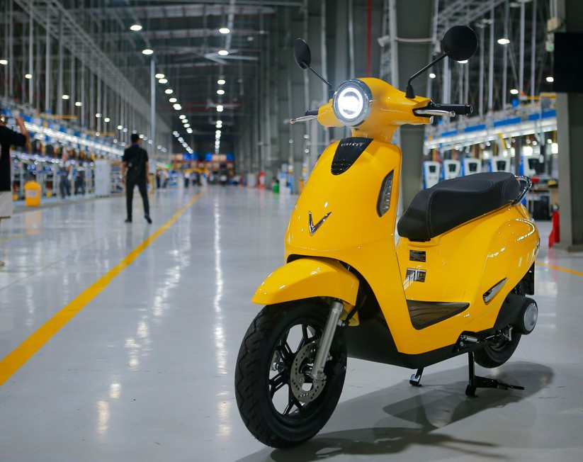 Top 4 mẫu xe máy điện không cần bằng lái, phù hợp học sinh, giá từ 12 triệu đồng - Ảnh 2