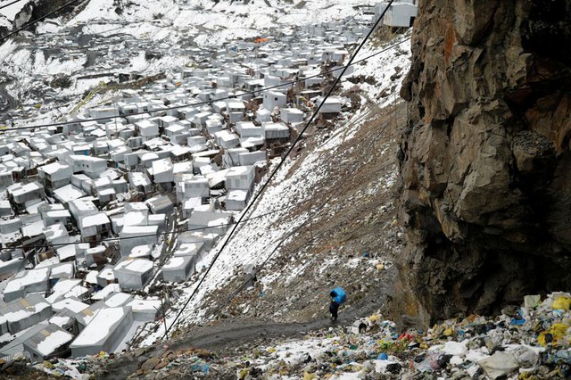 Chỉ 6 tháng đầu 2025, một quốc gia đã kiếm được gần 1 tỷ USD nhờ bán vàng cho Trung Quốc, vượt mức tổng năm ngoái - Ảnh 1