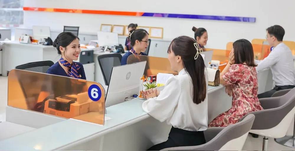 Nhiều ngân hàng lãi đậm - Ảnh 1