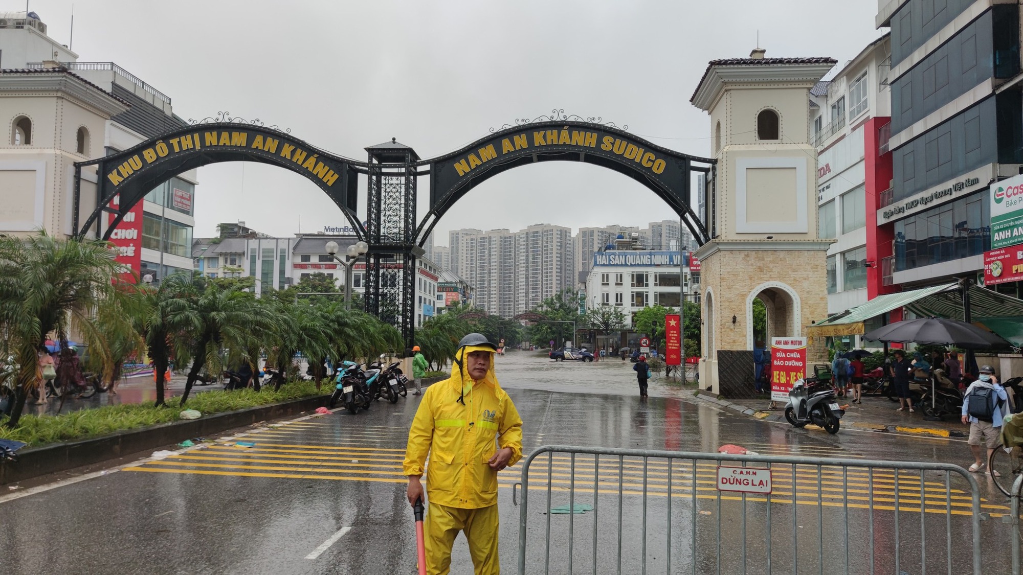 Tin vui cho hàng nghìn hộ dân sống ở "làng biệt thự" triệu đô Hà Nội hễ mưa là ngập trong "biển nước" - Ảnh 1