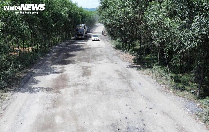 Tỉnh lộ huyết mạch nối cao tốc ở Huế 'nát như tương': Chi hơn 71 tỷ khắc phục - Ảnh 1