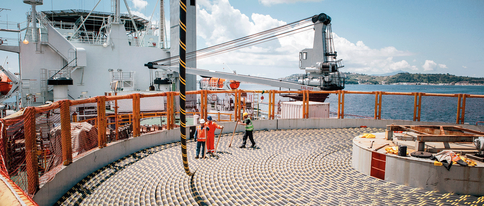 Chiêm ngưỡng siêu tàu mang "Đại mãng xà" 725 km xuống biển sâu: Kỳ quan phục vụ dự án 3,2 tỷ USD - Ảnh 3