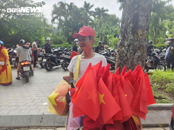 Khách trẩy hội 2/9 đông nghẹt, nhiều dịch vụ ở Hà Nội đội giá - Ảnh 5