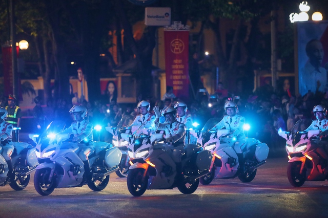 Đây là xe đặc chủng công an sử dụng trong lễ diễu binh A80: Nặng bằng 3 chiếc Vision, khỏe ngang ô tô - Ảnh 1