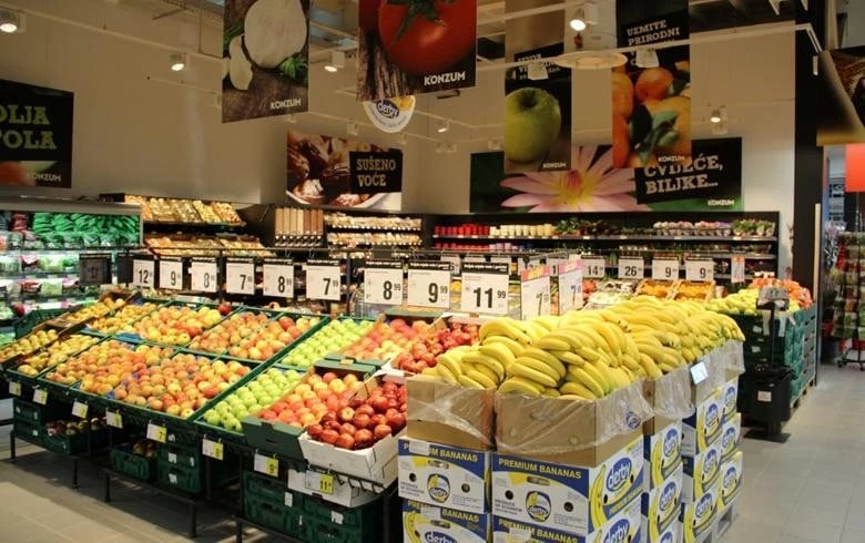 Buồn của quốc gia thuộc top nghèo nhất châu Âu: Giá rau củ tăng theo cấp số nhân vì mất mùa, giới trẻ 'chê' làm nông, tích trữ thực phẩm cho ngày đông dần trở thành điều xa xỉ - Ảnh 2