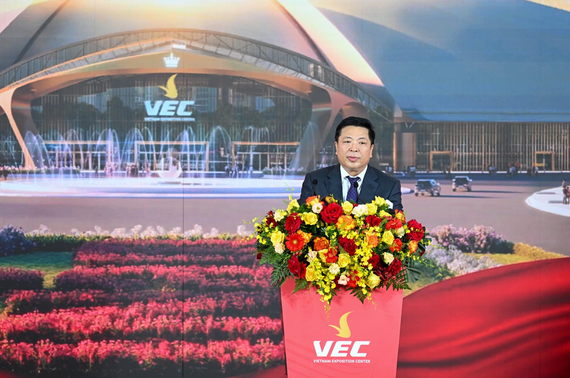 Ngày 19/8 lịch sử: Việt Nam bùng nổ siêu dự án 1,28 triệu tỷ đồng, Vingroup lập kỳ tích - Ảnh 2