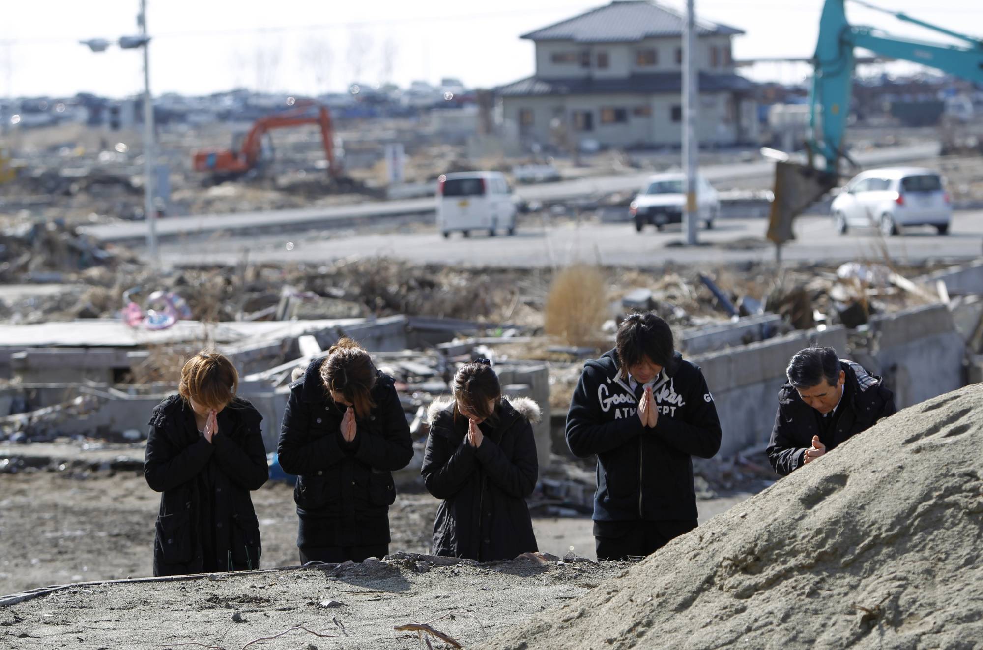Sóng thần đáng sợ đến thế nào? Thảm họa kép đau thương nhất cả nước Nhật sẽ không bao giờ quên - Ảnh 9