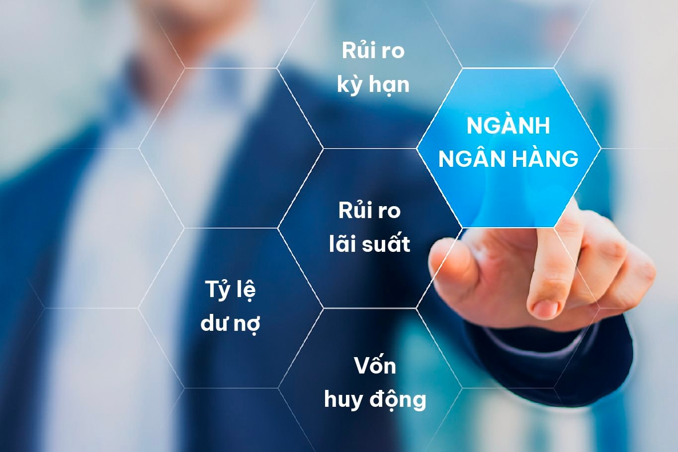 TS. Nguyễn Trí Hiếu: “Giảm lãi suất để hỗ trợ tăng trưởng là hợp lý, nhưng cũng tiềm ẩn nguy cơ bong bóng tài sản" - Ảnh 3