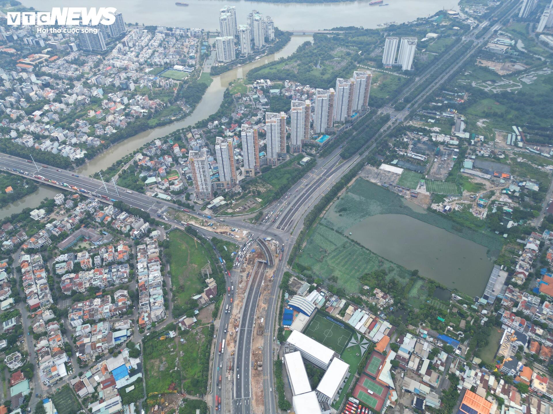 Cận cảnh dự án trọng điểm TP.HCM thi công ì ạch, dự kiến chậm tiến độ 1 năm - Ảnh 13