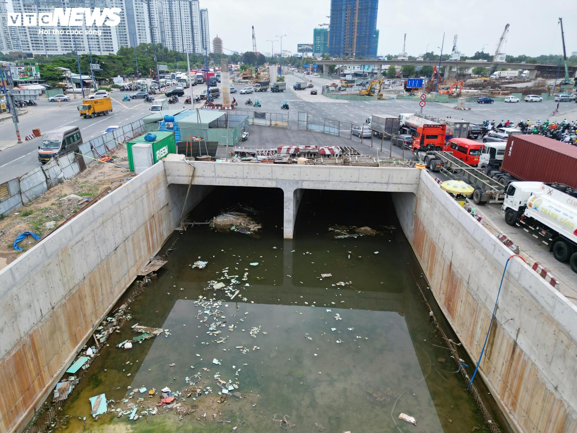 Cận cảnh dự án trọng điểm TP.HCM thi công ì ạch, dự kiến chậm tiến độ 1 năm - Ảnh 7